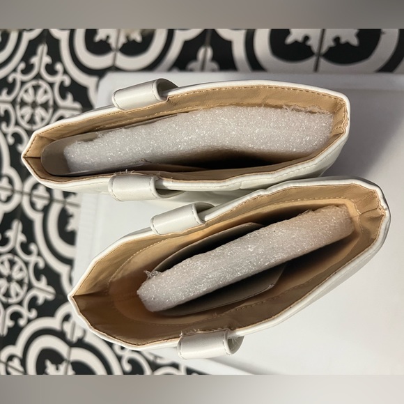 NWOT 2 in stacked heel white cowboy boot - Picture 7 of 7